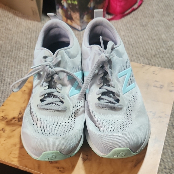 New Balance Women's Light Gray and Teal Athletic Shoes - Picture 2 of 5
